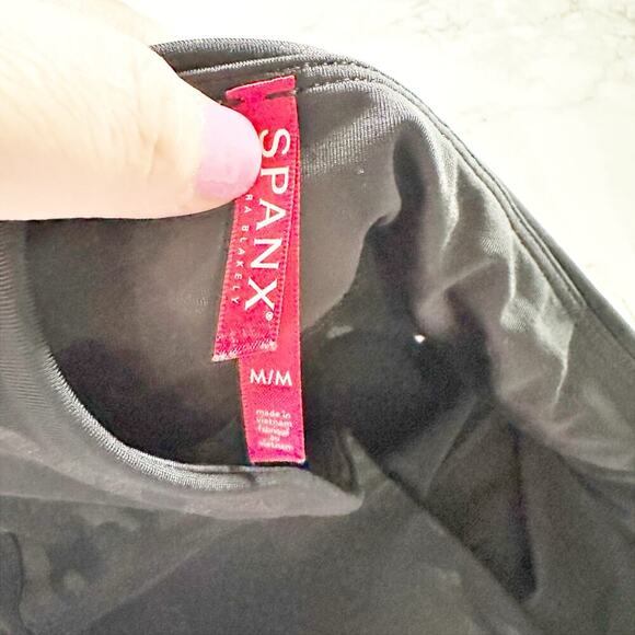 Spanx Matte Black Camo Faux Leather Leggings Women’s Size Medium power waistband - Picture 6 of 12